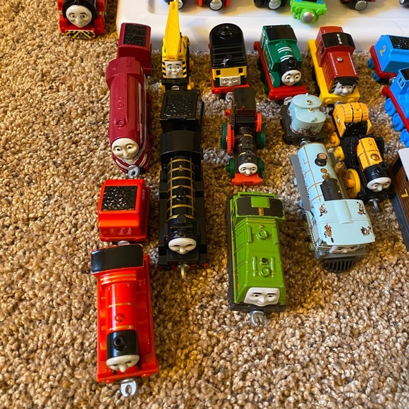 Thomas and Friends Trains- hook trains - Picture 4 of 4